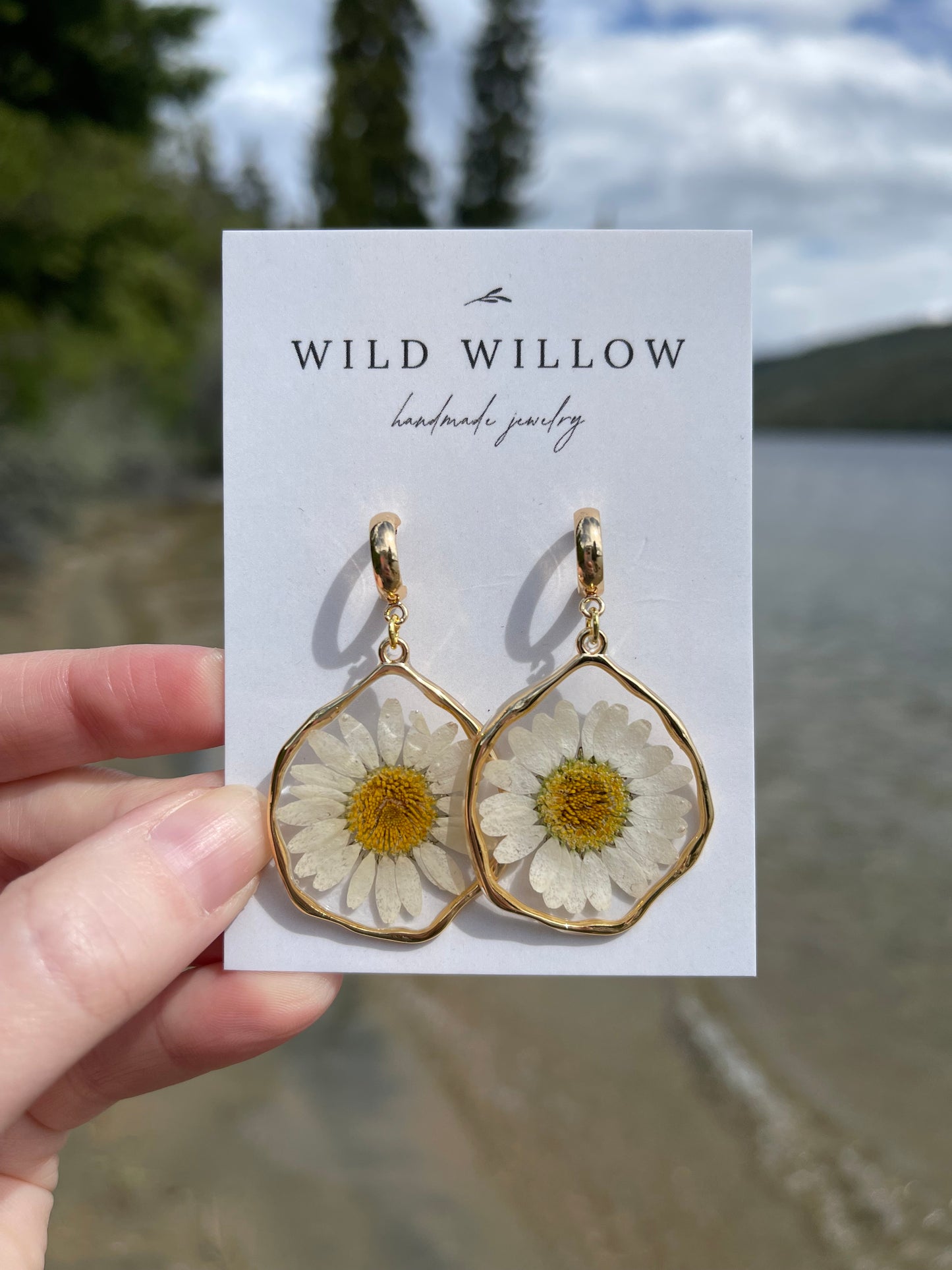 White Daisy Earrings | 18k Gold Plated