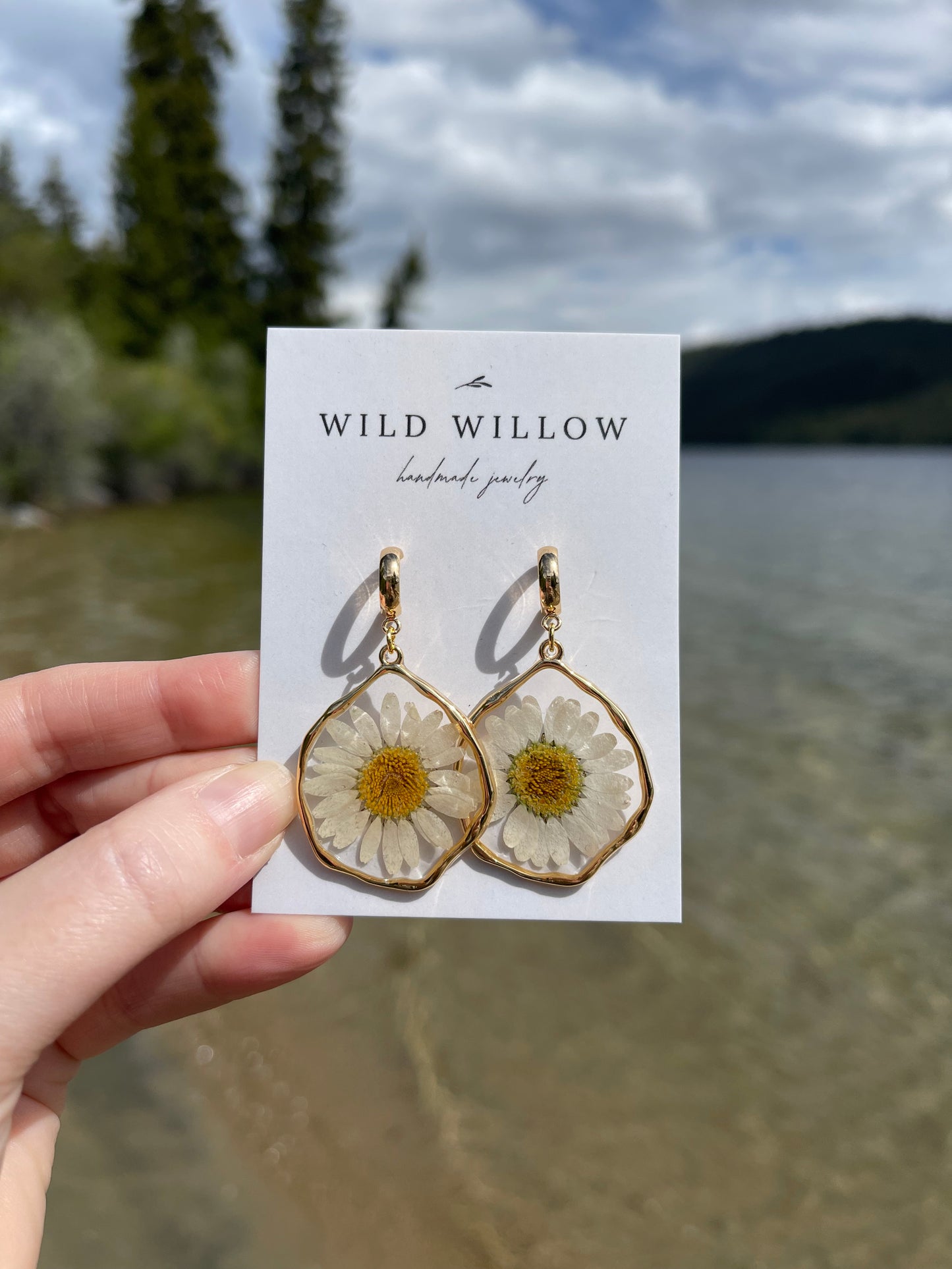 White Daisy Earrings | 18k Gold Plated